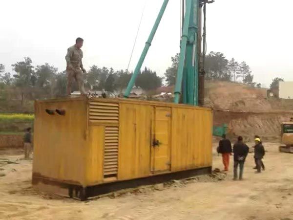 扎鲁特如何判断水冷式机油散热器密封件是否需要更换？